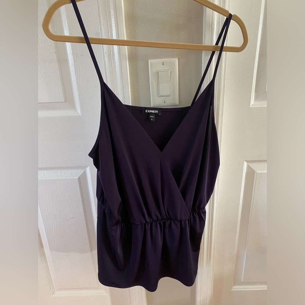 Express Top/Spaghetti Straps V Neck Women’s Size Large.Pretty purple plum color.